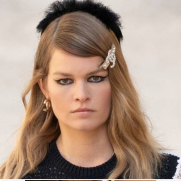 SOLD! Authentic Chanel 22c Earrings( 2022 Cruise Collection) - Picture 6 of 9